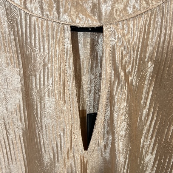 BKE Boutique Satin cold shoulder top size Medium - Picture 5 of 16